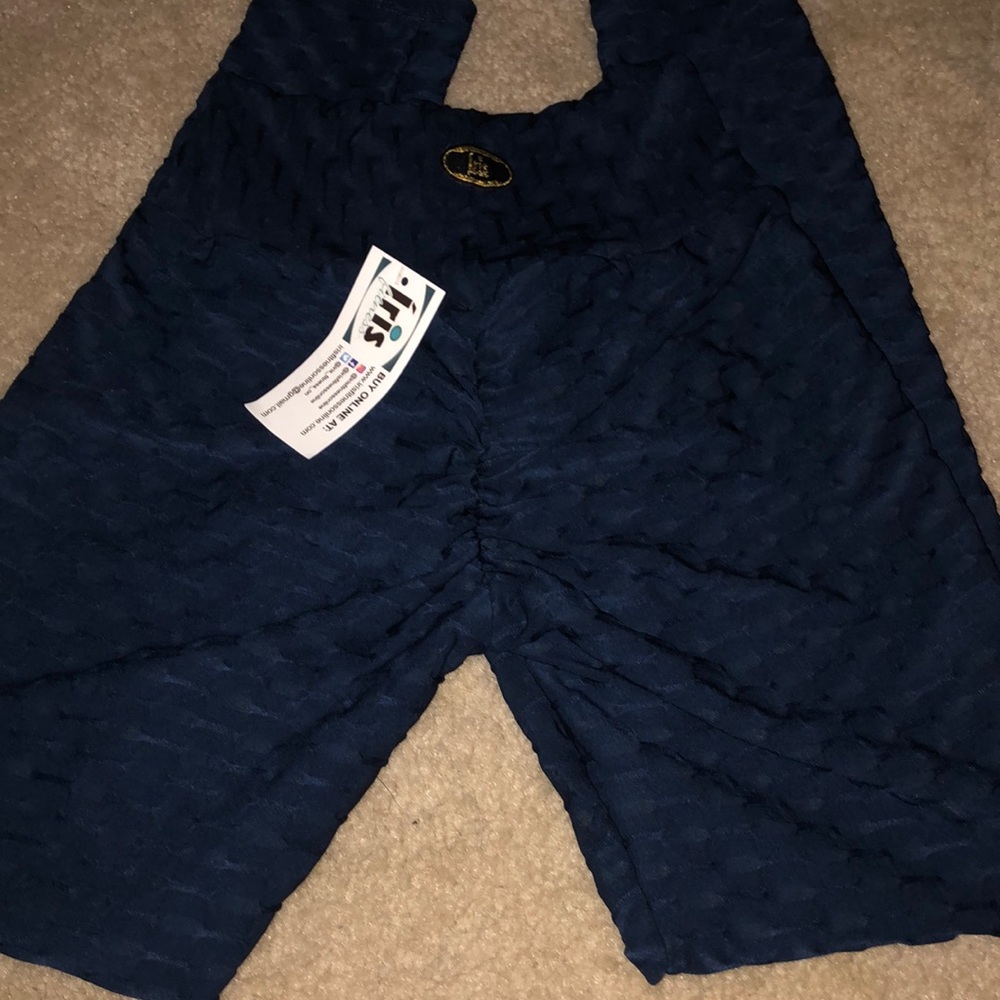 Brand new NWT Texture Wave Butt Scrunch Leggings
